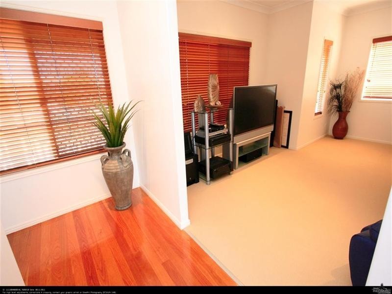 20 Foreshore Drive, Urangan QLD 4655