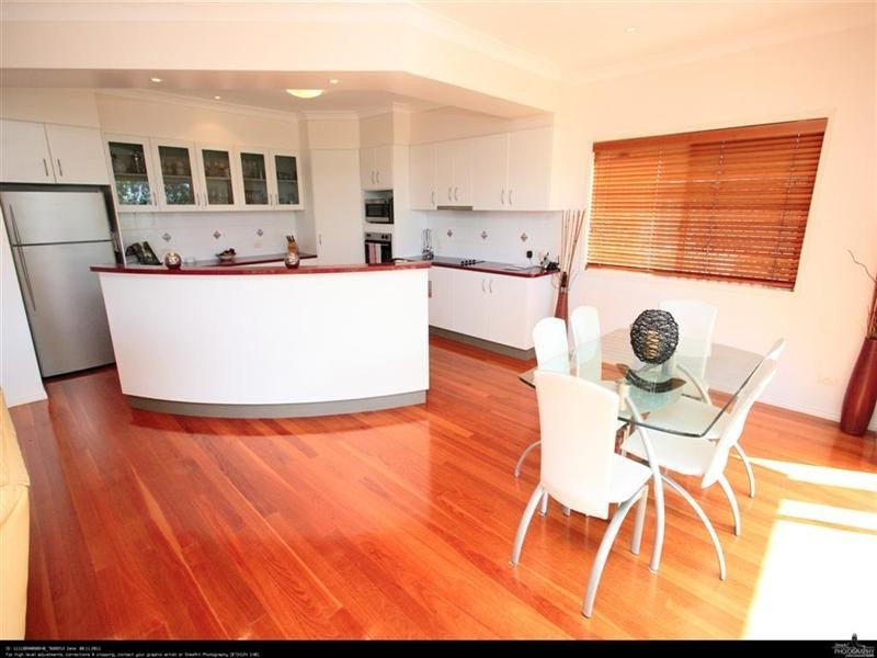 20 Foreshore Drive, Urangan QLD 4655