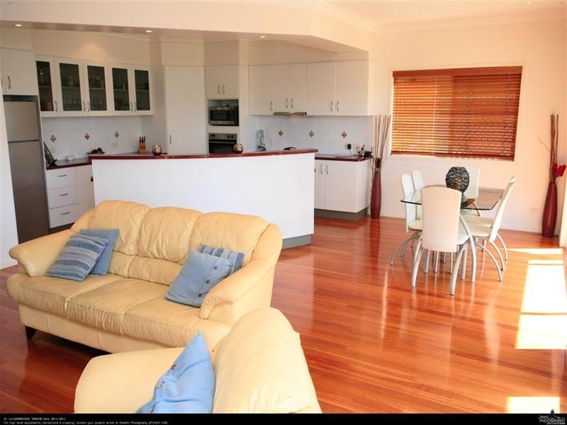 20 Foreshore Drive, Urangan QLD 4655