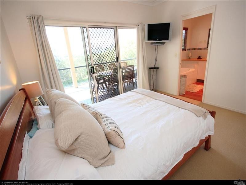 20 Foreshore Drive, Urangan QLD 4655