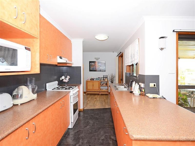 24 Vanda Street, Urangan QLD 4655