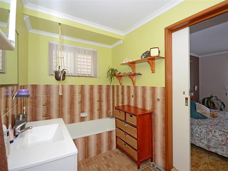 24 Vanda Street, Urangan QLD 4655