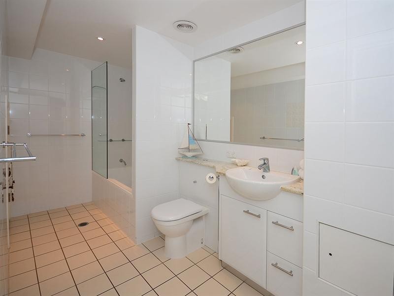 602/239 Charlton Esplanade, Pialba QLD 4655