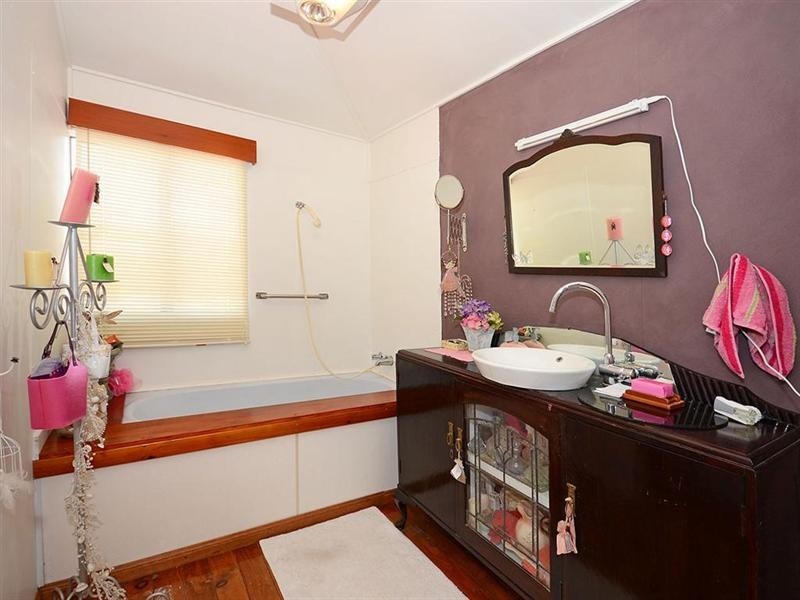 9 Hansen Street, Urangan QLD 4655