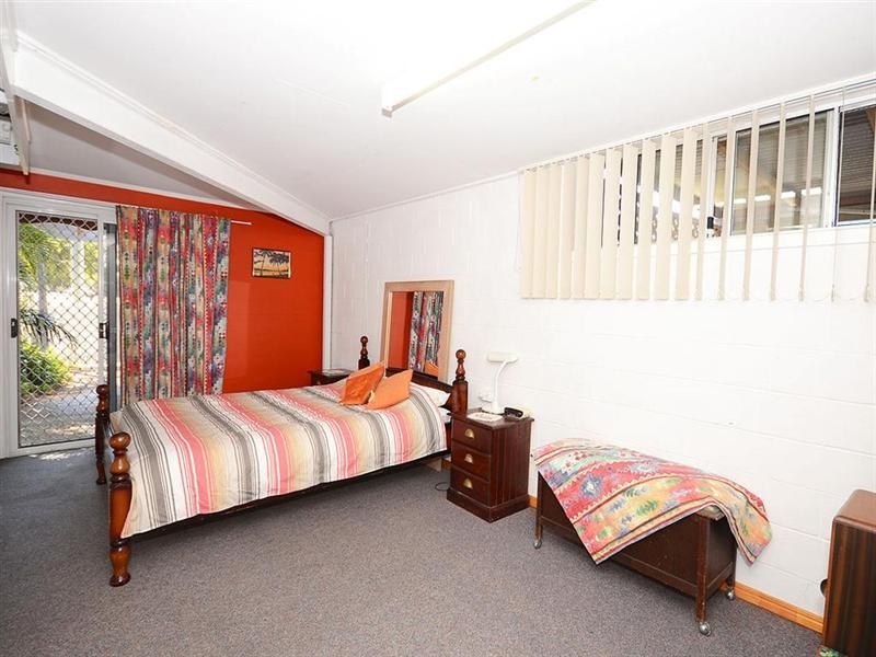 9 Hansen Street, Urangan QLD 4655