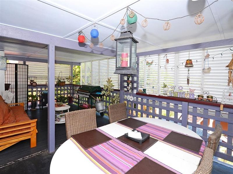 9 Hansen Street, Urangan QLD 4655