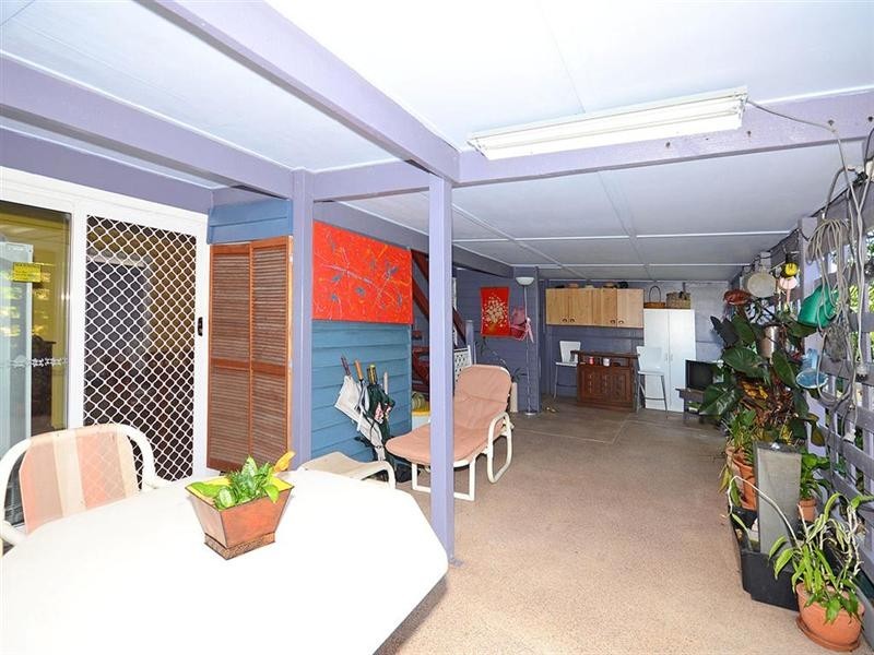 9 Hansen Street, Urangan QLD 4655