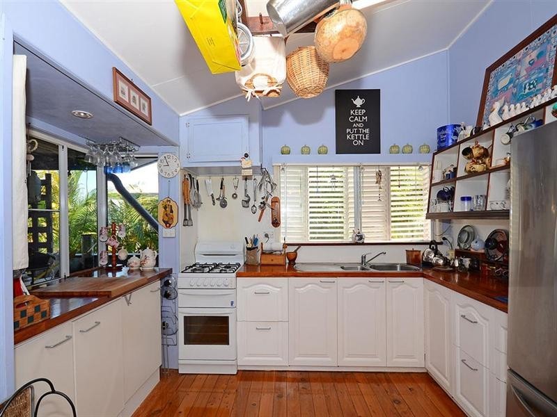 9 Hansen Street, Urangan QLD 4655