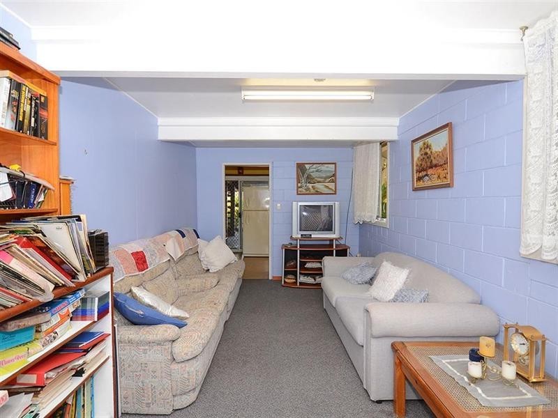 9 Hansen Street, Urangan QLD 4655