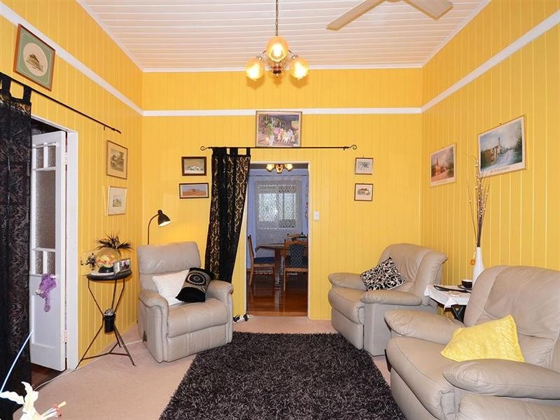 9 Hansen Street, Urangan QLD 4655