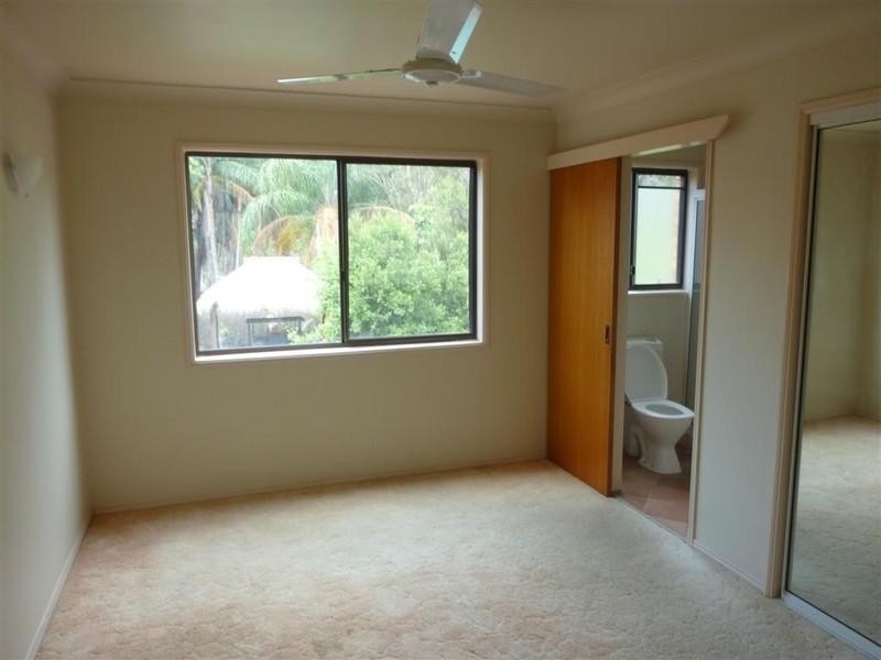 10-12 EXETER, Torquay QLD 4655