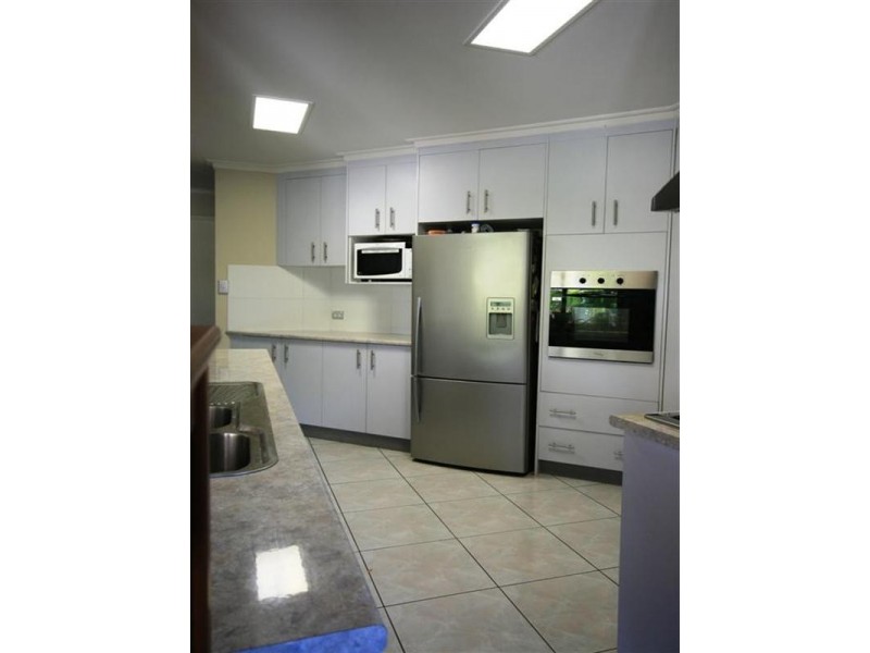 3 Coast Bay Close, Point Vernon QLD 4655