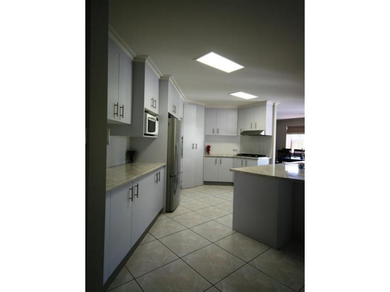3 Coast Bay Close, Point Vernon QLD 4655