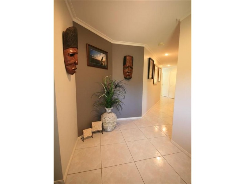 3 Coast Bay Close, Point Vernon QLD 4655