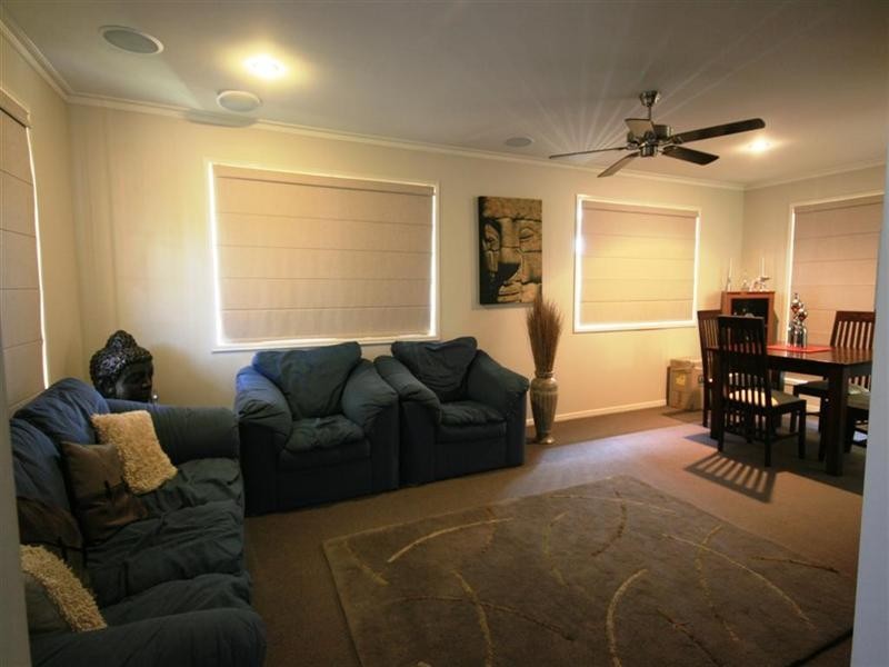 3 Coast Bay Close, Point Vernon QLD 4655