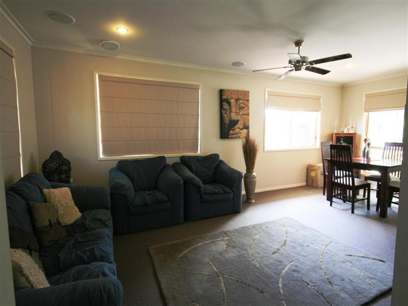 3 Coast Bay Close, Point Vernon QLD 4655