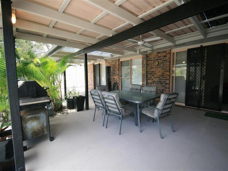 3 Coast Bay Close, Point Vernon QLD 4655