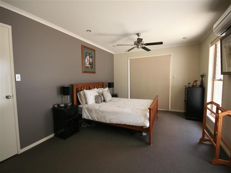 3 Coast Bay Close, Point Vernon QLD 4655