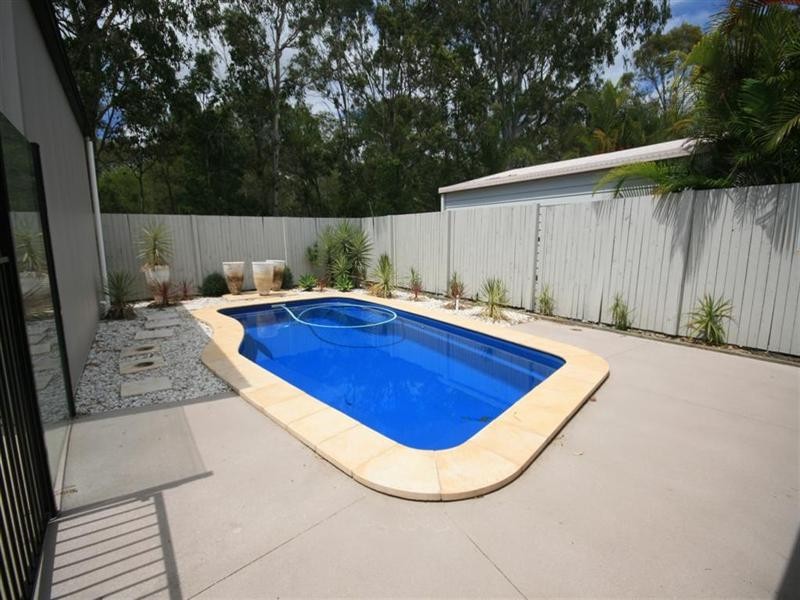 3 Coast Bay Close, Point Vernon QLD 4655