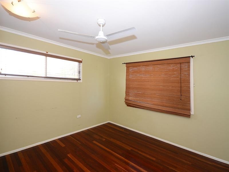 25 Limpus Street, Urangan QLD 4655