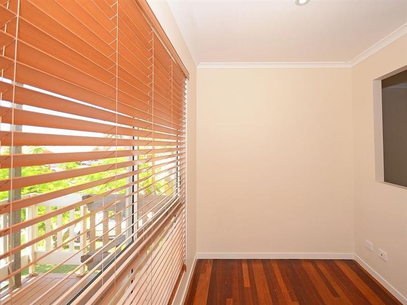 25 Limpus Street, Urangan QLD 4655