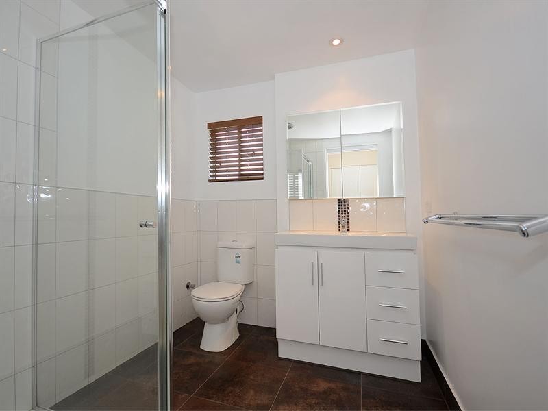 25 Limpus Street, Urangan QLD 4655