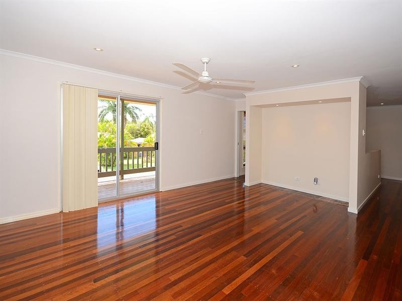 25 Limpus Street, Urangan QLD 4655