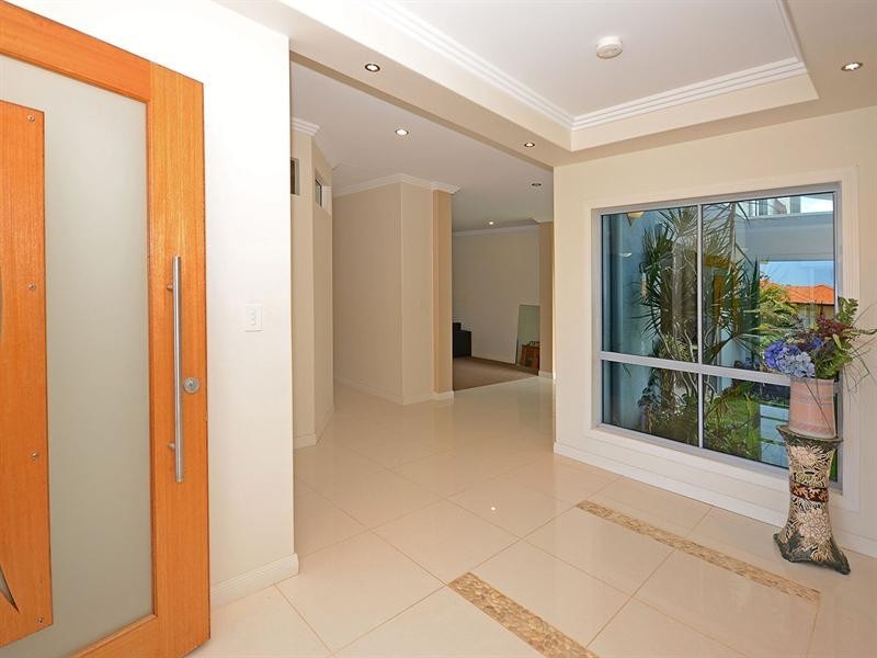 1 Treviso Court, Urangan QLD 4655