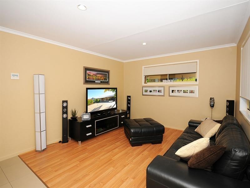 112 Caddy Avenue, Urraween QLD 4655