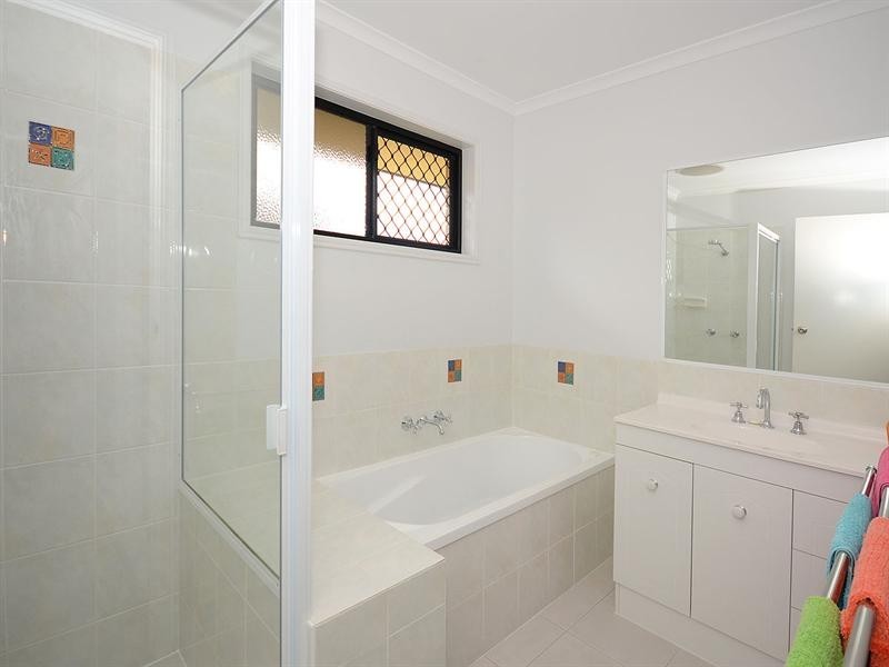 9 Bronton Way, Point Vernon QLD 4655