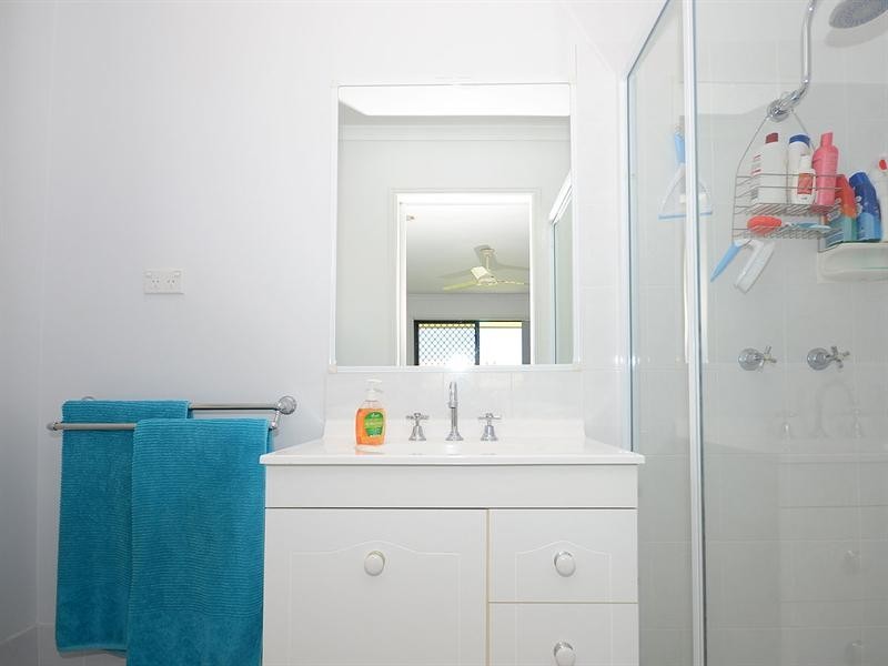 9 Bronton Way, Point Vernon QLD 4655
