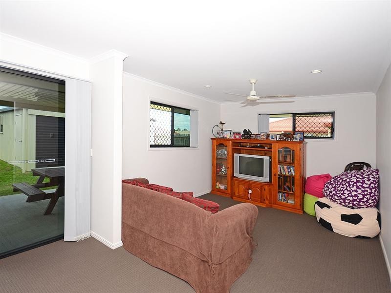 9 Bronton Way, Point Vernon QLD 4655