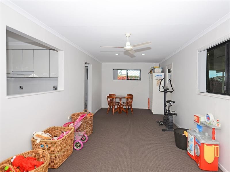 9 Bronton Way, Point Vernon QLD 4655
