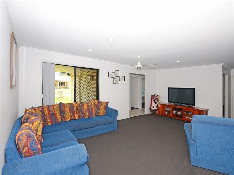 9 Bronton Way, Point Vernon QLD 4655