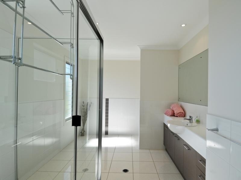 1 Lady Penrhyn Drive, Eli Waters QLD 4655