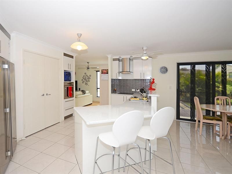 4 Montrose Close, Point Vernon QLD 4655