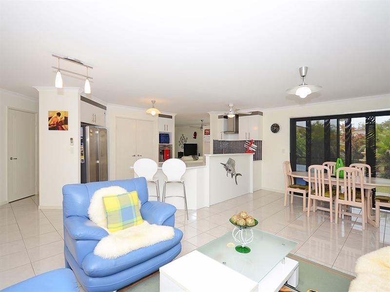 4 Montrose Close, Point Vernon QLD 4655