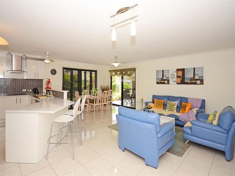 4 Montrose Close, Point Vernon QLD 4655