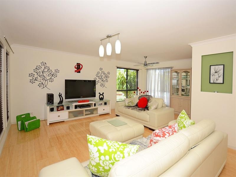 4 Montrose Close, Point Vernon QLD 4655