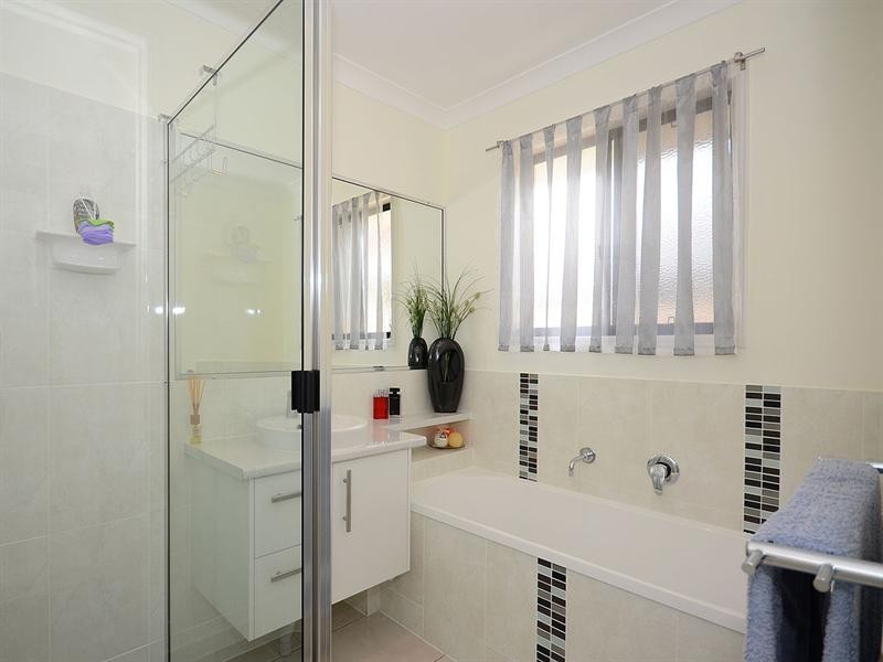 4 Montrose Close, Point Vernon QLD 4655