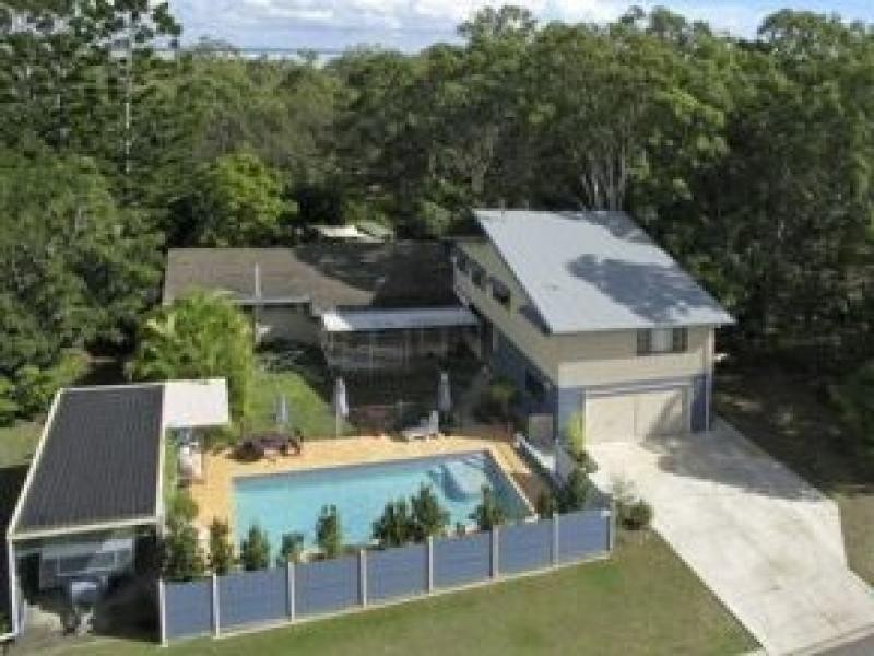 10 Eaton Street, Point Vernon QLD 4655