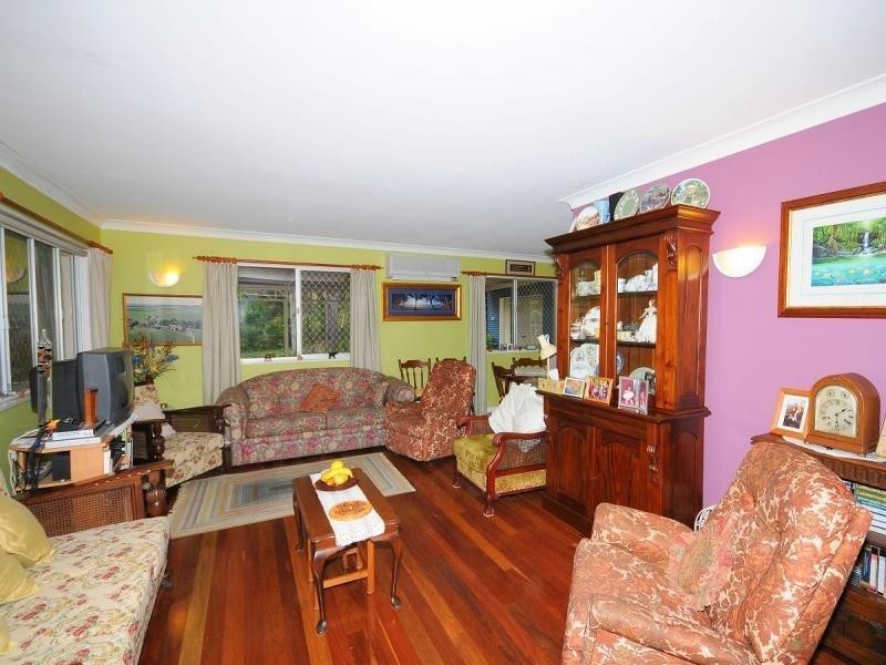 10 Eaton Street, Point Vernon QLD 4655