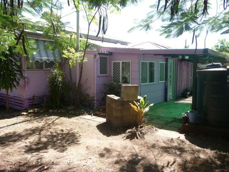 1 South Street, Urangan QLD 4655