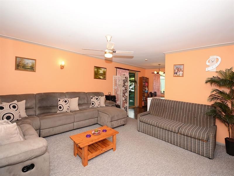 27 Honiton Street, Torquay QLD 4655