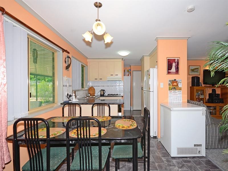 27 Honiton Street, Torquay QLD 4655