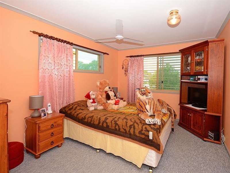 27 Honiton Street, Torquay QLD 4655