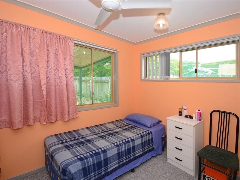 27 Honiton Street, Torquay QLD 4655