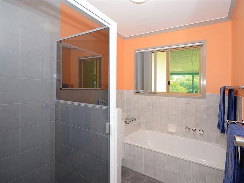 27 Honiton Street, Torquay QLD 4655