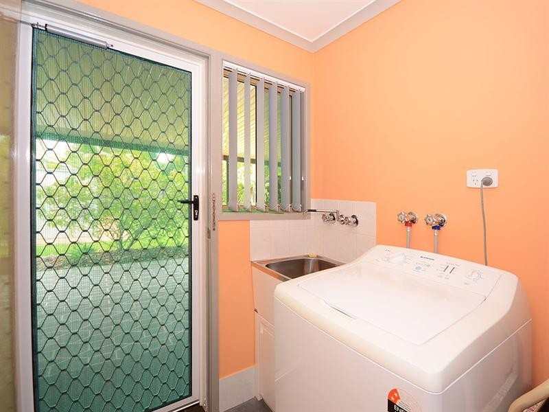 27 Honiton Street, Torquay QLD 4655