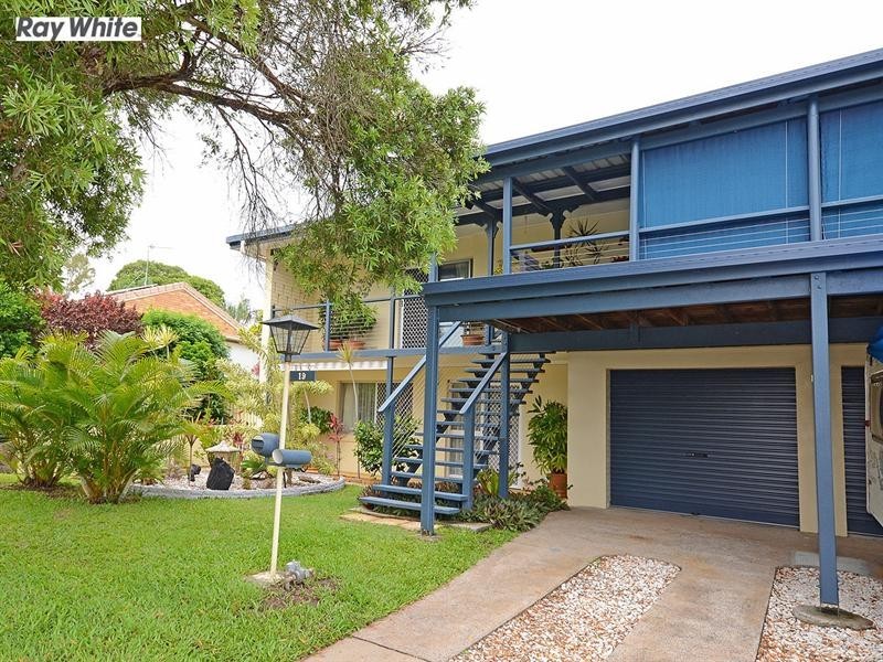19 Holiday Parade, Scarness QLD 4655